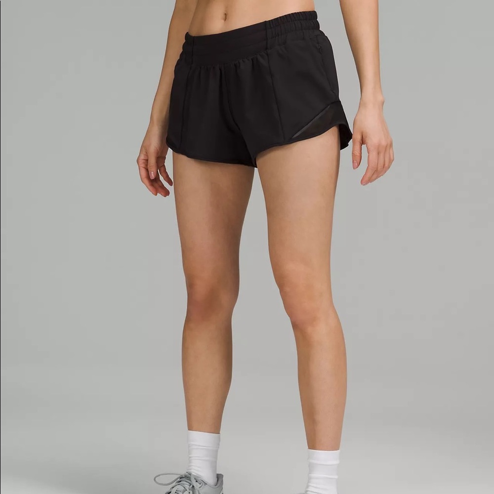 Lululemon’s Hotty Hot Low Rise Short 2.5 in black size 6.
